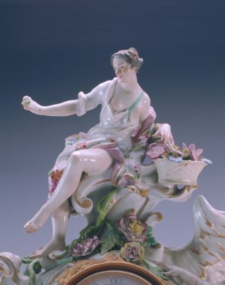 图片[2]-Porcelain carved flying fairy clock-China Archive